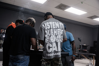 COTTON FIELD HILLS MILITIA/ LISTEN TO QUE HEFFE TEE (GREY)